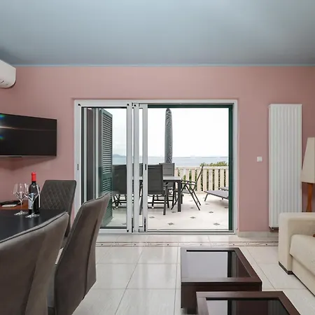 Ad Astra Punta Skala 公寓