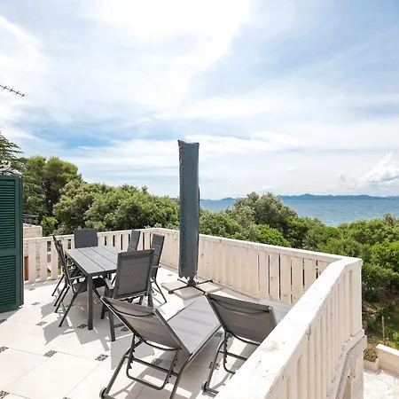 Ad Astra Punta Skala 公寓