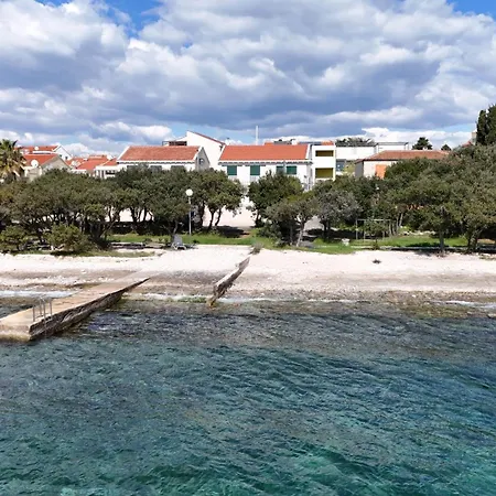 Ad Astra Punta Skala 公寓