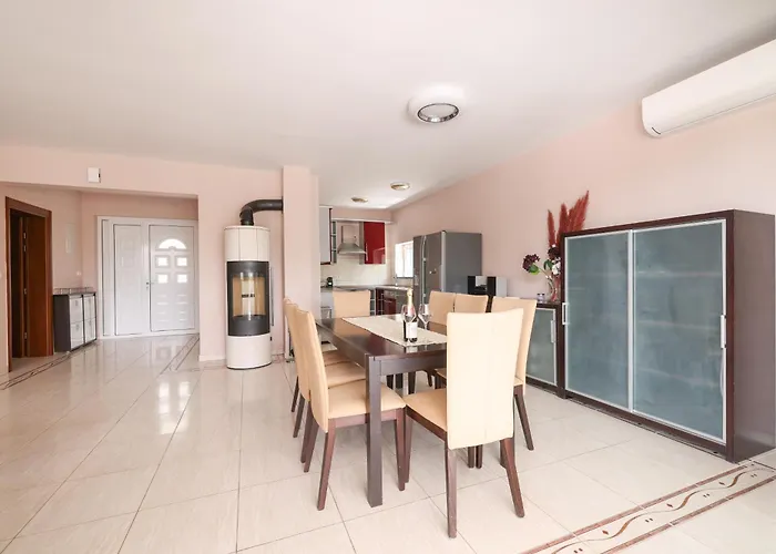 Ad Astra Punta Skala *