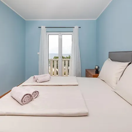 Ad Astra Punta Skala * Petrcane