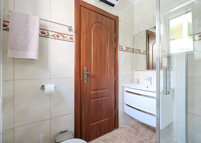 Ad Astra Punta Skala بيتريتْشاني