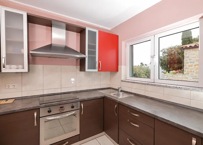 Ad Astra Punta Skala بيتريتْشاني