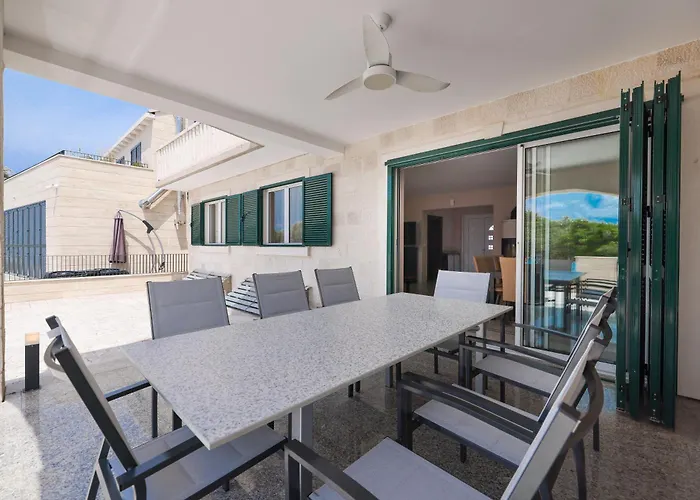 Ad Astra Punta Skala * بيتريتْشاني