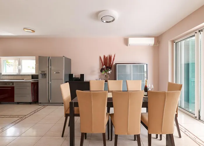 Ad Astra Punta Skala شقة