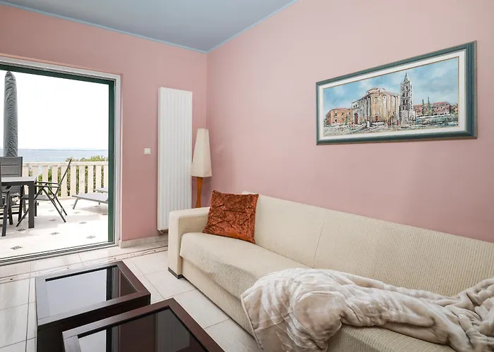 Ad Astra Punta Skala * بيتريتْشاني